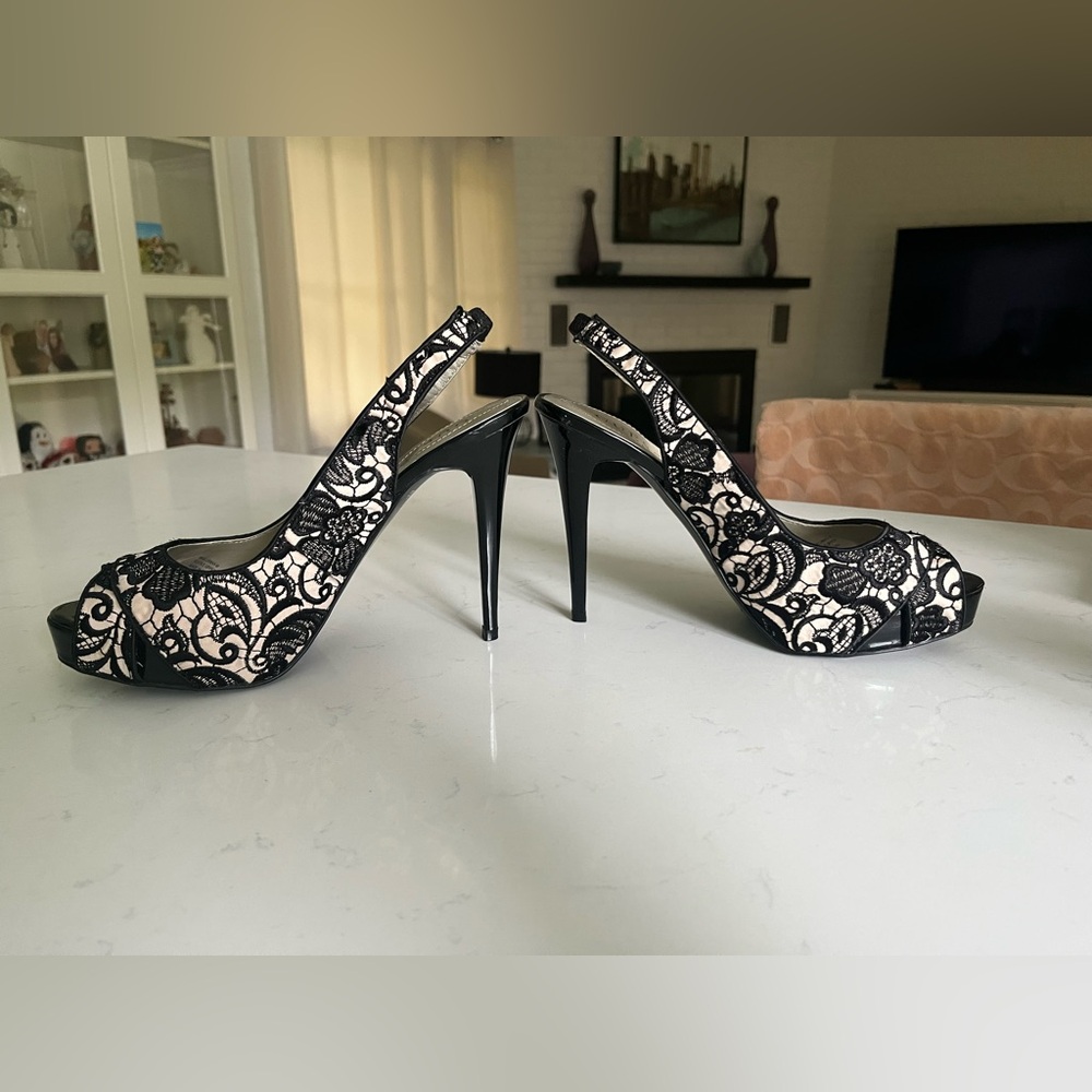 GUESS - BLACK LACE PEEP TOE PLATFORM